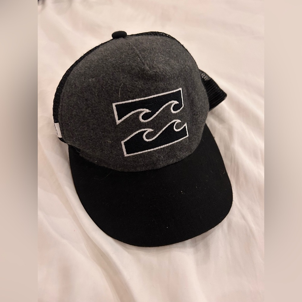 Billabong snap back hat